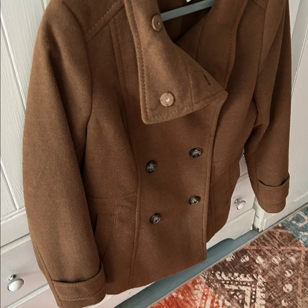 H&M Classic Tan Jacket with 2 Front Pockets and Button Up Collar if Desired EUC - Picture 3 of 7